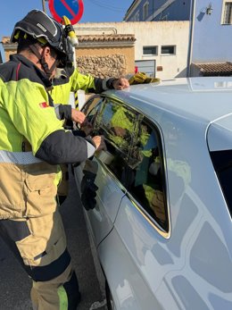 Momento del rescate de la niña