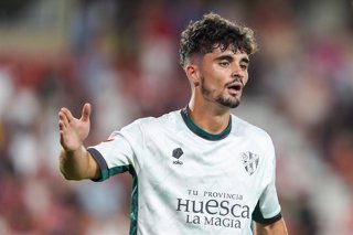 Archivo - Javi Mier of SD Huesca celebrates a goal during the Spanish league, LaLiga Hypermotion, football match played between Granada CF and SD Huesca at Los Carmenes stadium on August 30, 2024, in Granada, Spain.