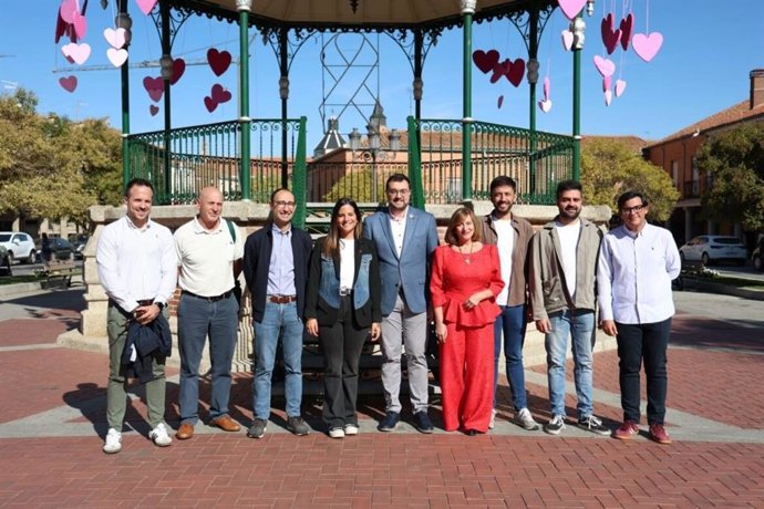 La vicesecretaria general del PSOE de Castilla y León y viceportavoz en las Cortes, Nuria Rubio, y el presidente del Principado de Asturias, Adrián Barbón