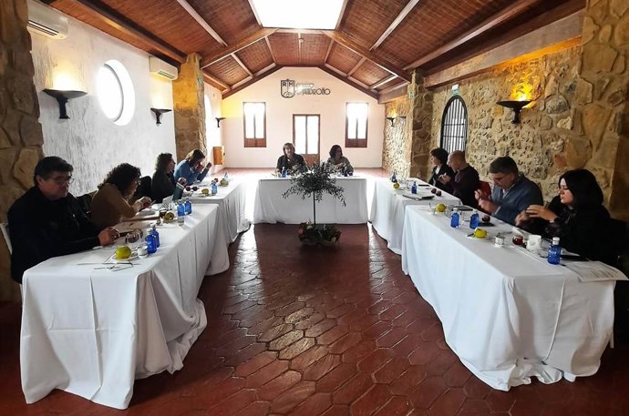 Cata del concurso para elegir los aceites de oliva virgen extra de la nueva campaña que lucirán el distintivo 'Jaén Selección 2026'.