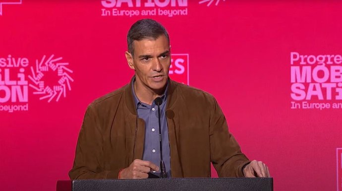 O presidente do governo e secretário-geral do PSOE, Pedro Sánchez, no encerramento do Congresso dos Socialistas Europeus, 18 de outubro de 2025, Amsterdã (Espanha).