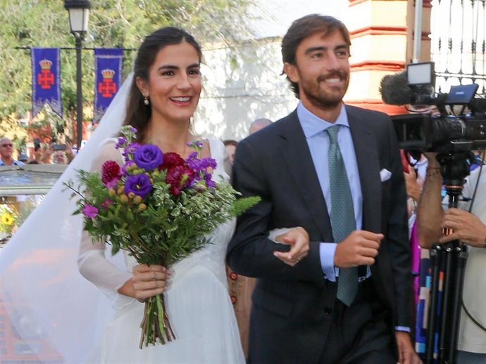 Blanca Llandres llega a la Basílica Menor de Nuestra Señora de la Caridad para darse el "sí quiero" con Alberto Herrera,  a 18 de Octubre de 2025 en Sanlúcar de Barrameda (Cádiz, España).