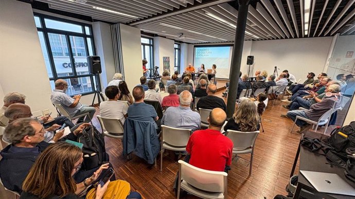 El Octubre CCC acoge una jornada para reflexionar sobre el futuro del catalán y sus derechos lingüísticos 