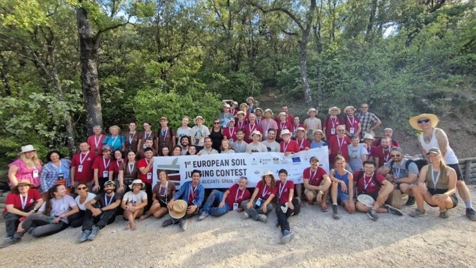 La Font Roja y Sierra Mariola acogen el curso de análisis de suelo con la participación de ocho universidades europeas