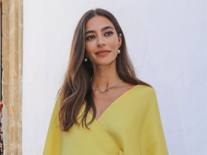 Rocio Crusset en la boda de Alberto Herrera y Blanca Llandres celebrada en la Basílica Menor de Nuestra Señora de la Caridad, a 18 de Octubre de 2025 en Sanlúcar de Barrameda (Cádiz, España).