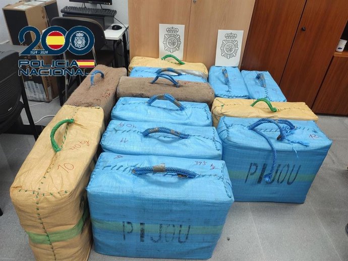 Material incautado tras la persecución.