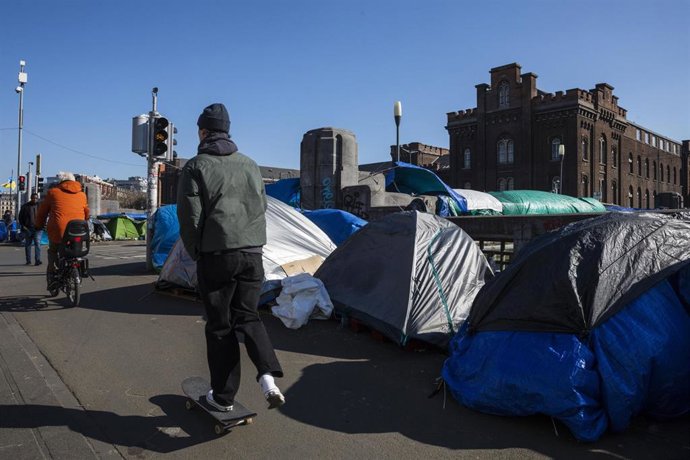 Archivo - Imagen de archivo de refugiados afganos en Bruselas.