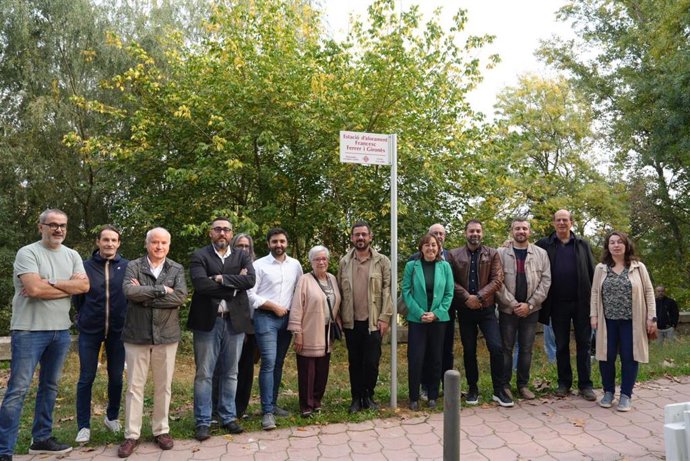 Acto de descubierta de la placa en honor de Francesc Ferrer i Gironès