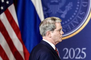 Archivo - USA, ANCHORAGE - AUGUST 15, 2025: Scott Bessent, US Secretary of the Treasury, arrives for a joint press conference by Presidents Donald Trump of the US and Vladimir Putin of Russia following their meeting at Joint Base Elmendorf-Richardson
