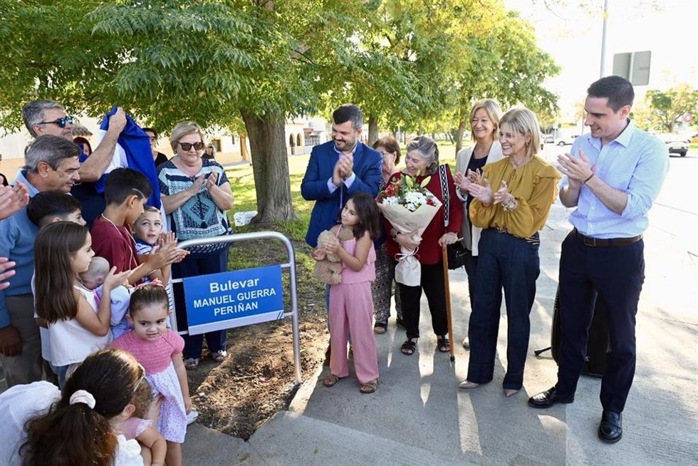 La alcaldesa de Jerez de la Frontera (Cádiz), María José García-Pelayo, en el homenaje a Manuel Guerra Periñán en San José Obrero.