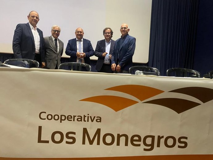 Rincón clausura la Asamblea General de la Cooperativa Los Monegros de Sariñena