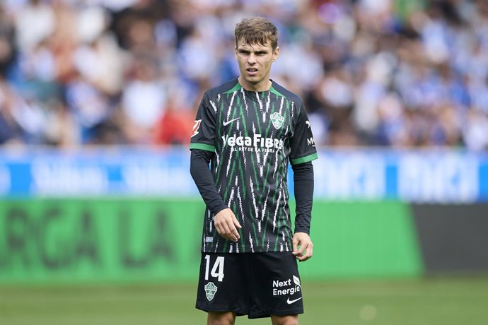 Aleix Febas of Elche CF looks on during the LaLiga EA Sports match between Deportivo Alaves and Elche CF at Mendizorrotza on October 5, 2025, in Vitoria, Spain.