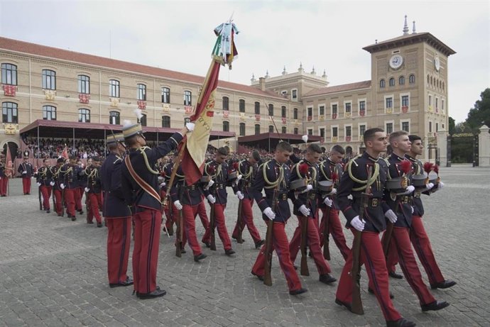 Acto de juramento ante la Bandera en el Patio de Armas de la Academia General Militar de Zaragoza.