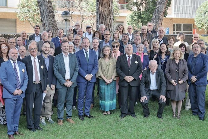 Representantes de la Conselleria de Justicia con miembros de la Associació Catalana en Pro de la Justícia