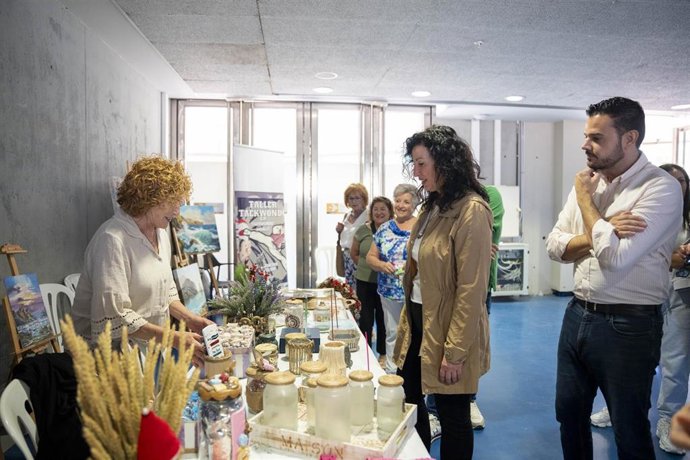 La alcaldesa de Almería, María del Mar Vázquez, en el encuentro vecinal celebrado este sábado en el Palacio de Exposiciones y Congresos Cabo de Gata - Ciudad de Almería, en El Toyo (Almería).