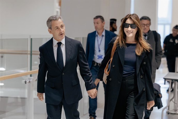 September 25, 2025, Paris, France, France: Former French president Nicolas Sarkozy with his wife Carla Bruni arrives for the verdict in his trial for illegal campaign financing from Libya for his successful 2007 presidential bid, at the Tribunal de Paris 