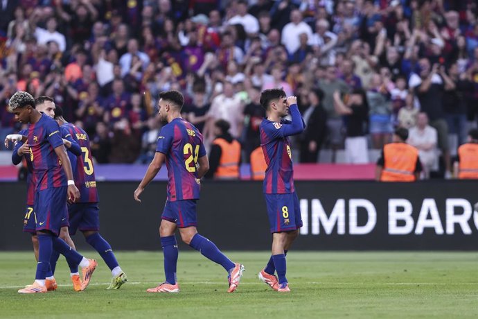 Pedri, do FC Barcelona, comemora um gol durante a partida de futebol do Campeonato Espanhol, La Liga EA Sports, disputada entre FC Barcelona e Girona FC no Estadi Olimpic Lluis Companys em 18 de outubro de 2025 em Barcelona, Espanha.