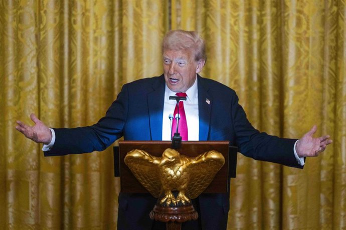 15 de outubro de 2025, Washington, Distrito de Columbia, EUA: O presidente dos Estados Unidos, Donald J. Trump, discursa antes de um jantar para arrecadar dinheiro para a ampliação de seu salão de festas no Salão Leste da Casa Branca em Washington, DC, EU