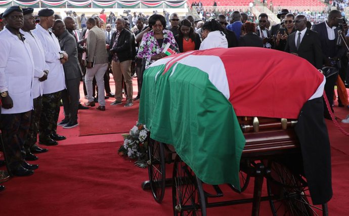 NAIROBI, Oct. 19, 2025  -- The casket with remains of Kenyan former Prime Minister Raila Odinga is seen during the state funeral at Nyayo Stadium, in Nairobi, Kenya, on Oct.17, 2025.   Kenya's former Prime Minister Raila Odinga died Wednesday from a heart