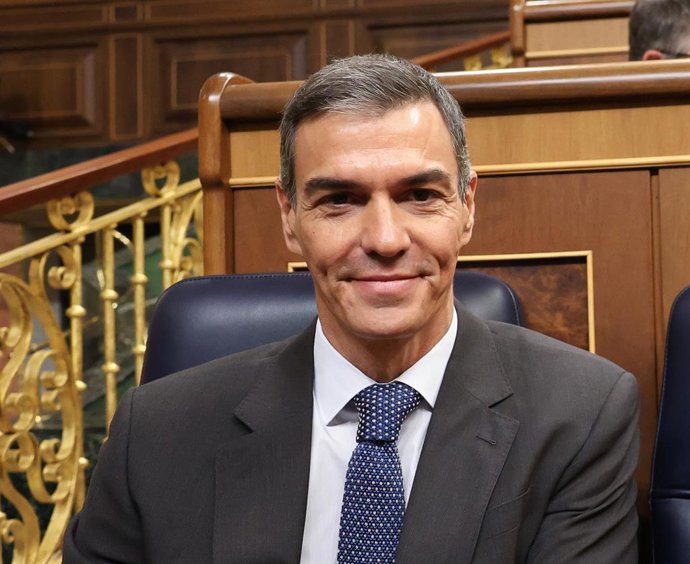O Presidente do Governo, Pedro Sánchez, durante uma sessão de controle do Governo, no Congresso, em 15 de outubro de 2025, em Madri (Espanha). Sumar, Bildu e BNG apoiam a convocação de greves e paralisações em apoio a Gaza com os ausentes