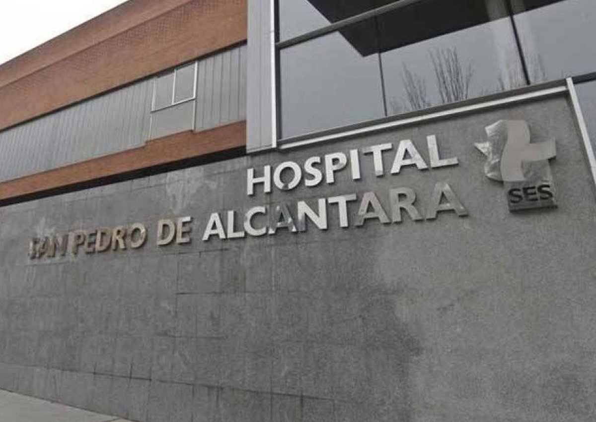 Intoxicada una mujer por monóxido de carbono en el incendio de una vivienda en Cañamero (Cáceres)