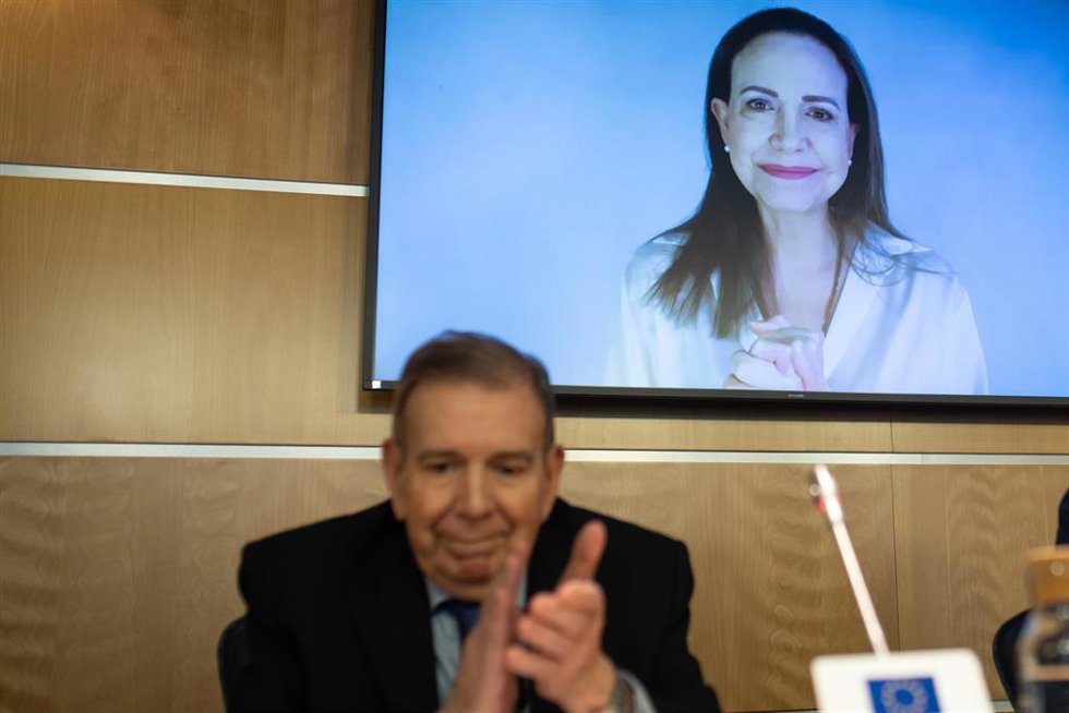 Archivo - Edmundo González y María Corina Machado por videoconferencia, durante el evento Venezuela, Memoria y Justicia, en la sede del Parlamento Europeo el pasado 10 de junio.