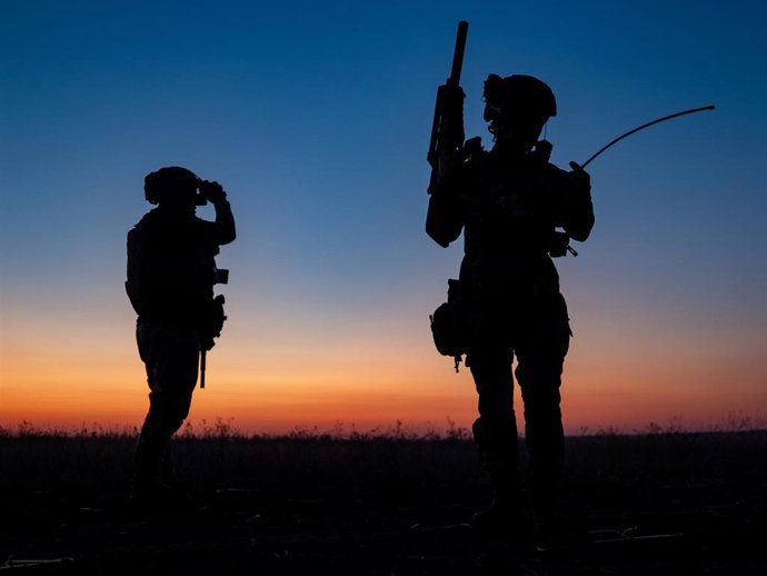 Archivo - Imagen de archivo de operadores de dron ucranianos 