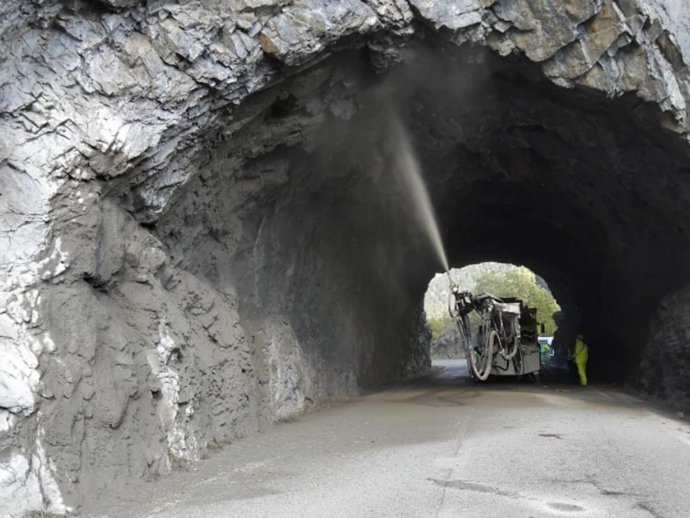 Actuación en uno de los cinco túneles de la A-139 en Benasque.