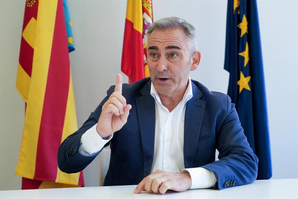 Archivo - El conseller de Agricultura de la Generalitat Valenciana, Miguel Barrachina, durante una entrevista para Europa Press, a 31 de julio de 2025, en Valencia