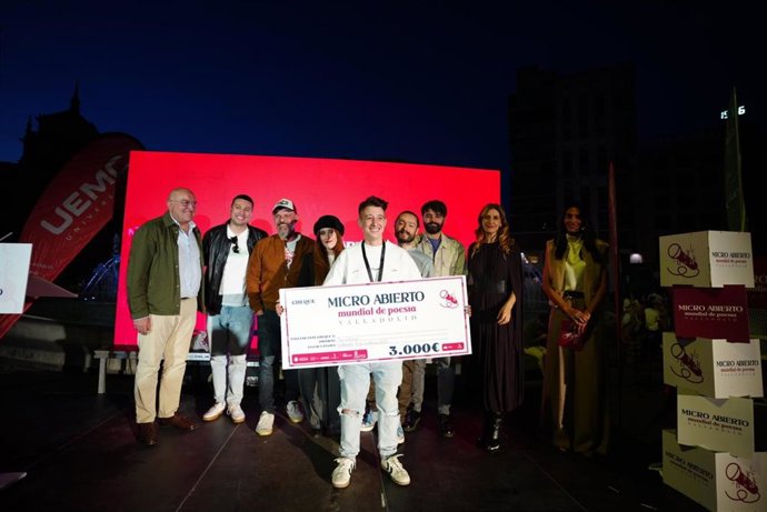 Juliet Kent, ganadora del I Mundial de Micro Abierto de Poesía de Valladolid