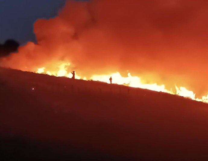 Sofocado un incendio forestal en Campoo de Yuso