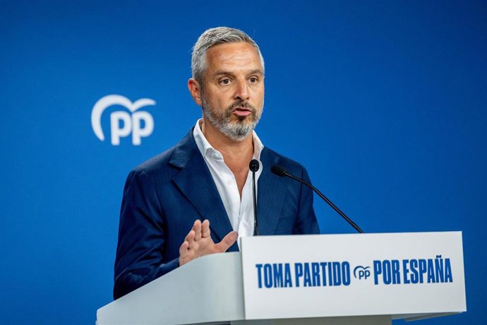 Archivo - El vicesecretario de Hacienda, Vivienda e Infraestructuras del PP, Juan Bravo, durante una rueda de prensa, en la sede del PP, a 11 de agosto de 2025, en Madrid (España). Bravo ha presentado las iniciativas del Partido Popular en materia de vivi