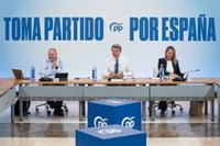 Feijóo despliega alternativas en vivienda, inmigración y autónomos para atraer a clases medias y arrinconar a Vox