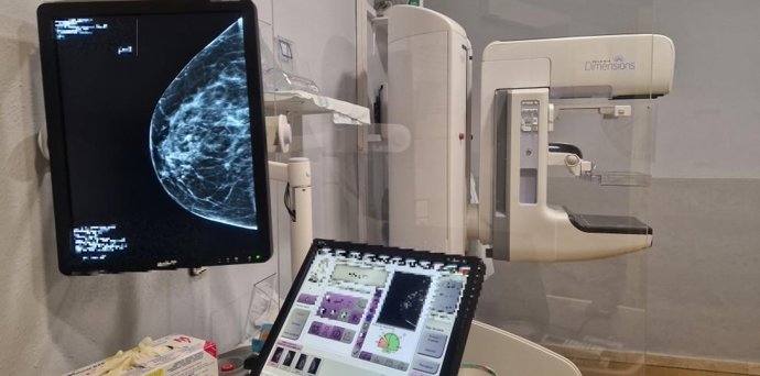 Uno de los tres mamógrafos del Hospital Nuestra Señora de Gracia de Zaragoza donde se efectúan las exploraciones de las mujeres que participan en el Programa de Detección Precoz de Cáncer de Mama.