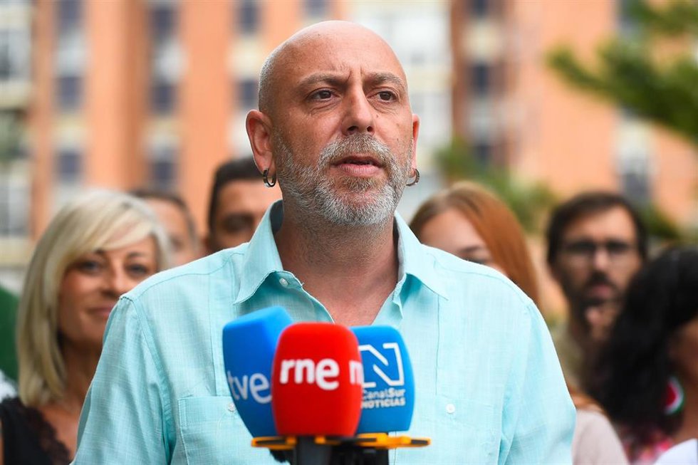 El portavoz de IU Andalucía y Secretario General del PCA, Ernesto Alba, durante la rueda de prensa. Imagen de archivo. 