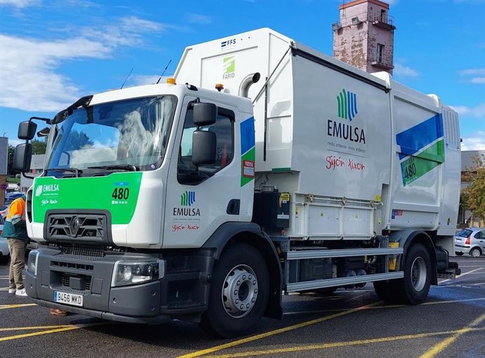 Archivo - Camión de Emulsa