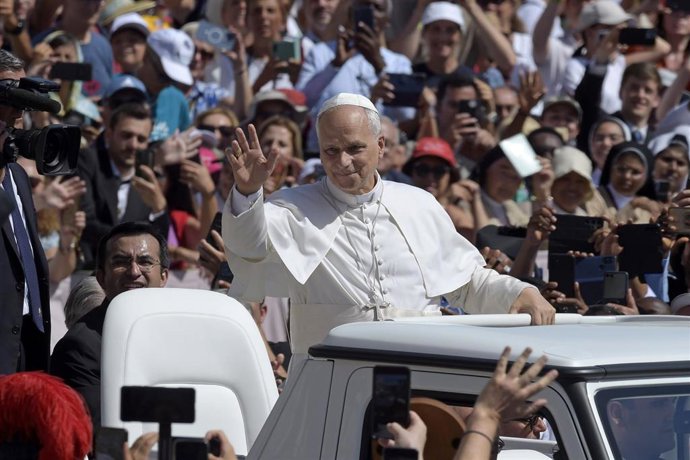 Archivo - El Papa León XIV durante la canonización de Carlo Acutis, en la Plaza de San Pedro del Vaticano, a 7 de septiembre de 2025, en Roma (Italia). 