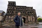 Foto: Posteguillo sigue a Julio César en 'Los tres mundos': "Las alianzas en política por interés personal suelen acabar mal"