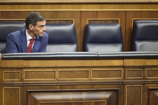 El presidente del Gobierno, Pedro Sánchez, durante una sesión plenaria, en el Congreso de los Diputados, a 7 de octubre de 2025, en Madrid (España). El pleno del Congreso vota hoy el embargo de armas a Israel después de que se debatiera ayer en el pleno d