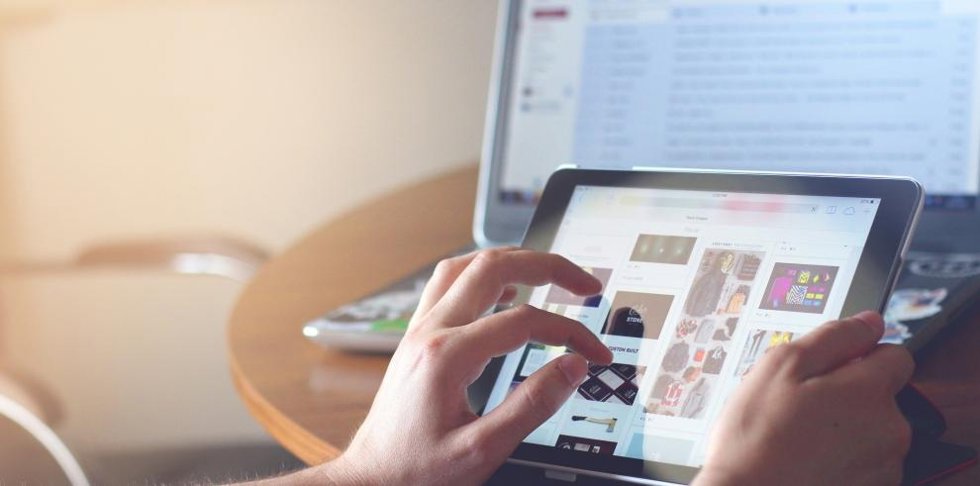 La iniciativa permitirá desarrollar el proyecto Competencias Digitales +60, orientado a reducir la brecha digital y promover el envejecimiento activo en Aragón