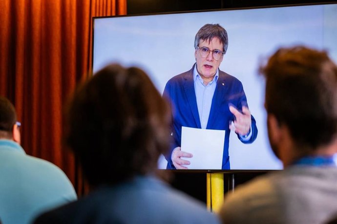 El líder de Junts i ex-president de la Generalitat, Carles Puigdemont, durant la seva intervenció