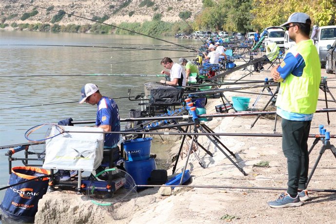 Ambiente durante el XXXIII Campeonato de España de Agua Dulce Flotador Clubes disputado en Mequinenza.