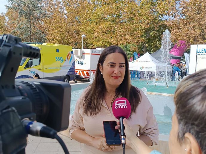 La diputada Cristina López Zamora durante su atención a medios en Ciudad Real.