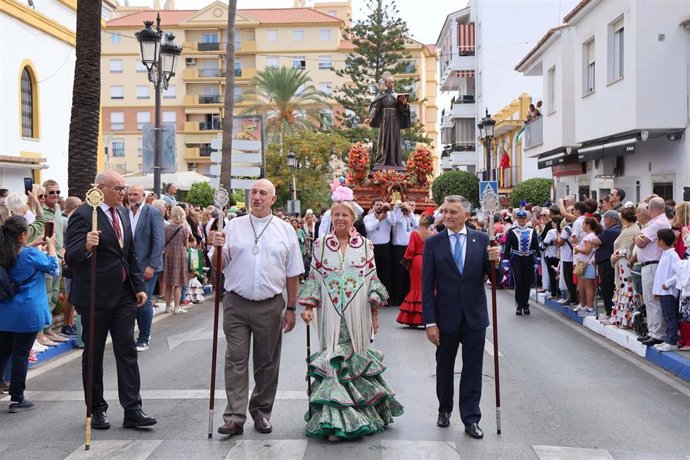 La alcaldesa de Marbella, Ángeles Muñoz, presente en el día del Santo Patrón de San Pedro Alcántara.