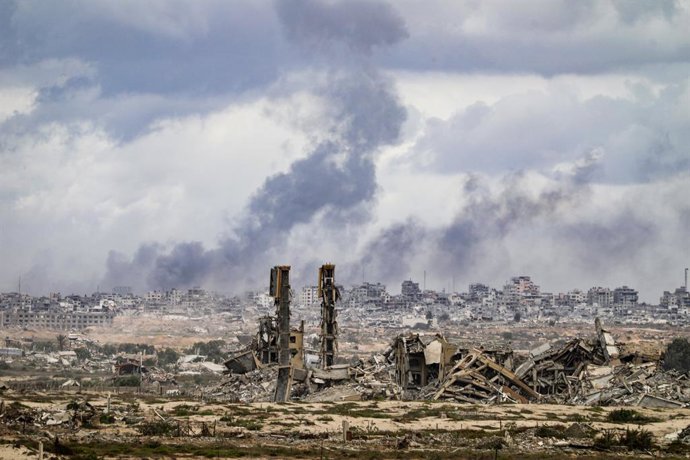 October 9, 2025, Nusairat Camp, Gaza Strip, Palestinian Territory: Smoke rises as Israeli forces attack to prevent them from crossing north through Rashid Street, despite the ceasefire agreement reached and expected to take effect, in Nusairat Camp, Gaza,