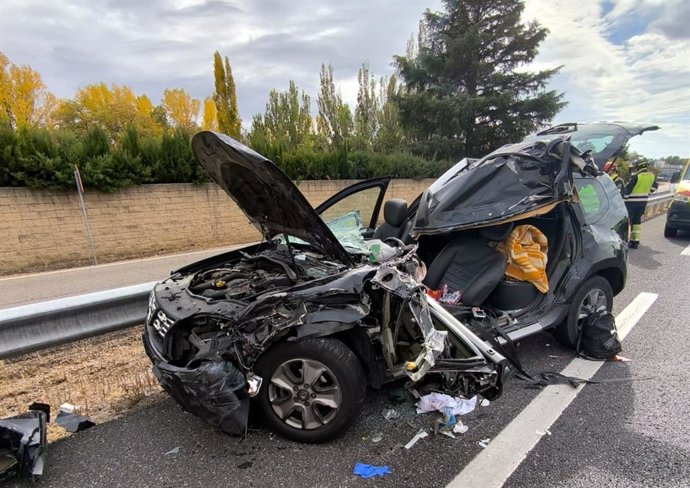 Turismo implicado en el accidente en la A-62 en Cigales (Valladolid).