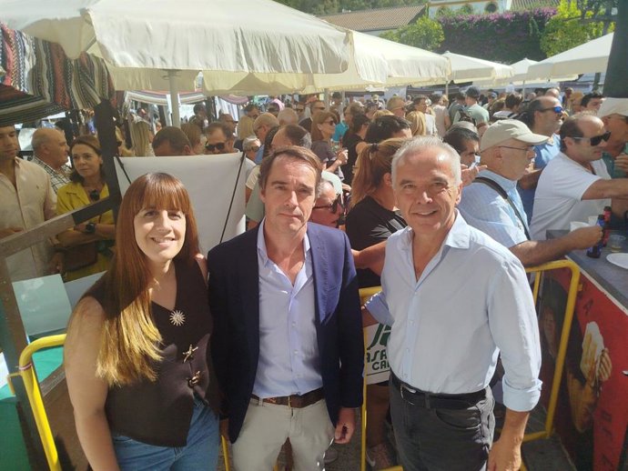 El senador socialista por la provincia de Cádiz, Alfonso Moscoso, en su visita a la II Feria Agroalimentaria 'Saborea el Campo'.
