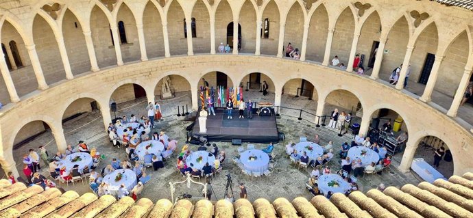 Las casas y centros regionales en Baleares celebran una jornada de música, danza y gastronomía