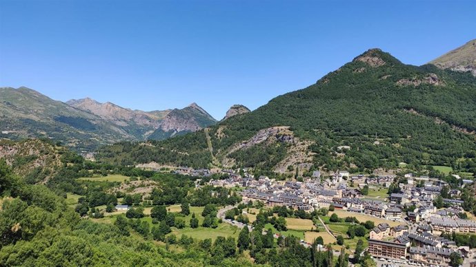 Archivo - Vista de Panticosa desde el telesilla.