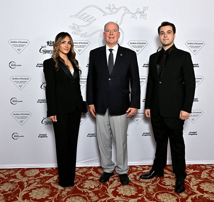 From right to left: Armen Pogossian, Owner Cigaronne and Newline Brands Global LLC, H.S.H. Prince Albert II of Monaco, Siname Pogossian Founder Galerie Angelina
